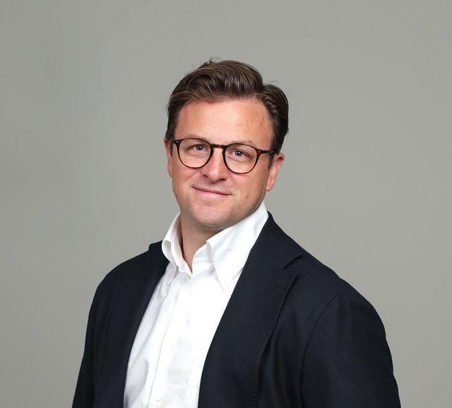 Porträtt av Daniel Jonsson, interimjurist inom entreprenad- och fastighetsrätt